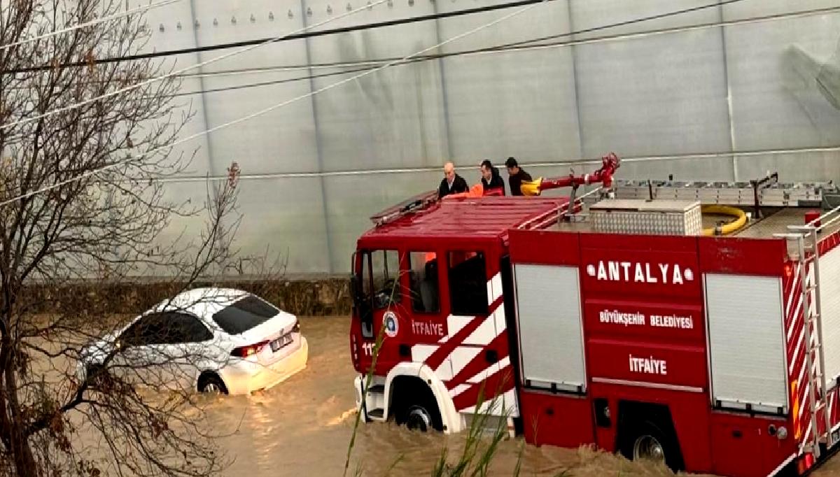 Manavgat ve Alanya’da Şiddetli Yağışlar Sonrası Su Baskınları